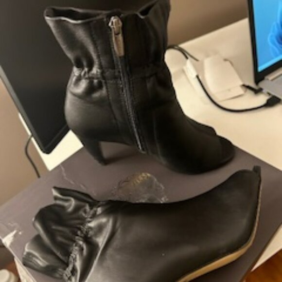 Vince Camuto Addiena Black Vignoni Booties Size 9, fit like an 8.5 - Picture 8 of 12